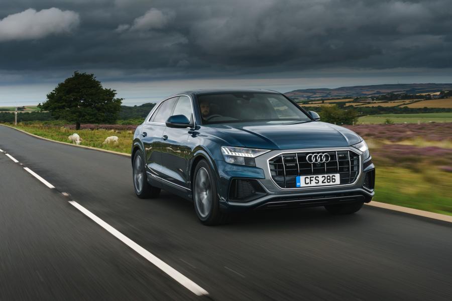  Audi Q8 50 TDI Quattro S-Line 2018 года  (UK) (фото 12 из 27)